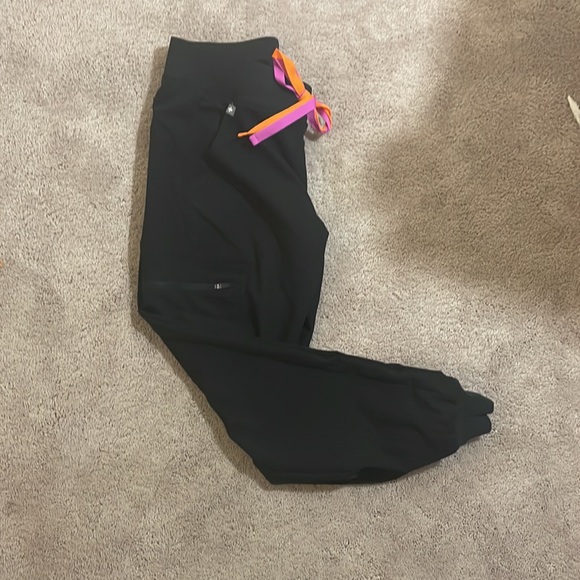 Limited Edition Figs
Double-Drawstring Zamora Joggers 
Black/Sorbet
XS/Petite - Picture 5 of 9